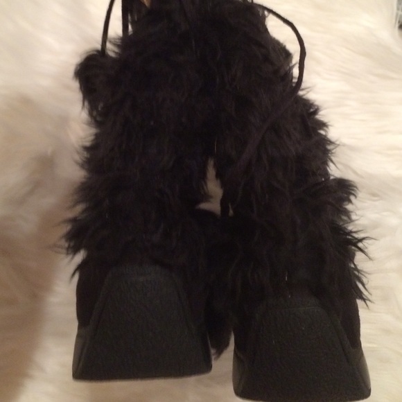 Fuzzy winter boots with tassels - Picture 4 of 4